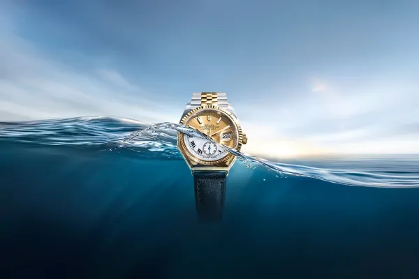 rolex-keep-exploring-discover-rolex-oyster-story-m126233-0015_first_oyster_octagonal_1926_2604_0001-landscape