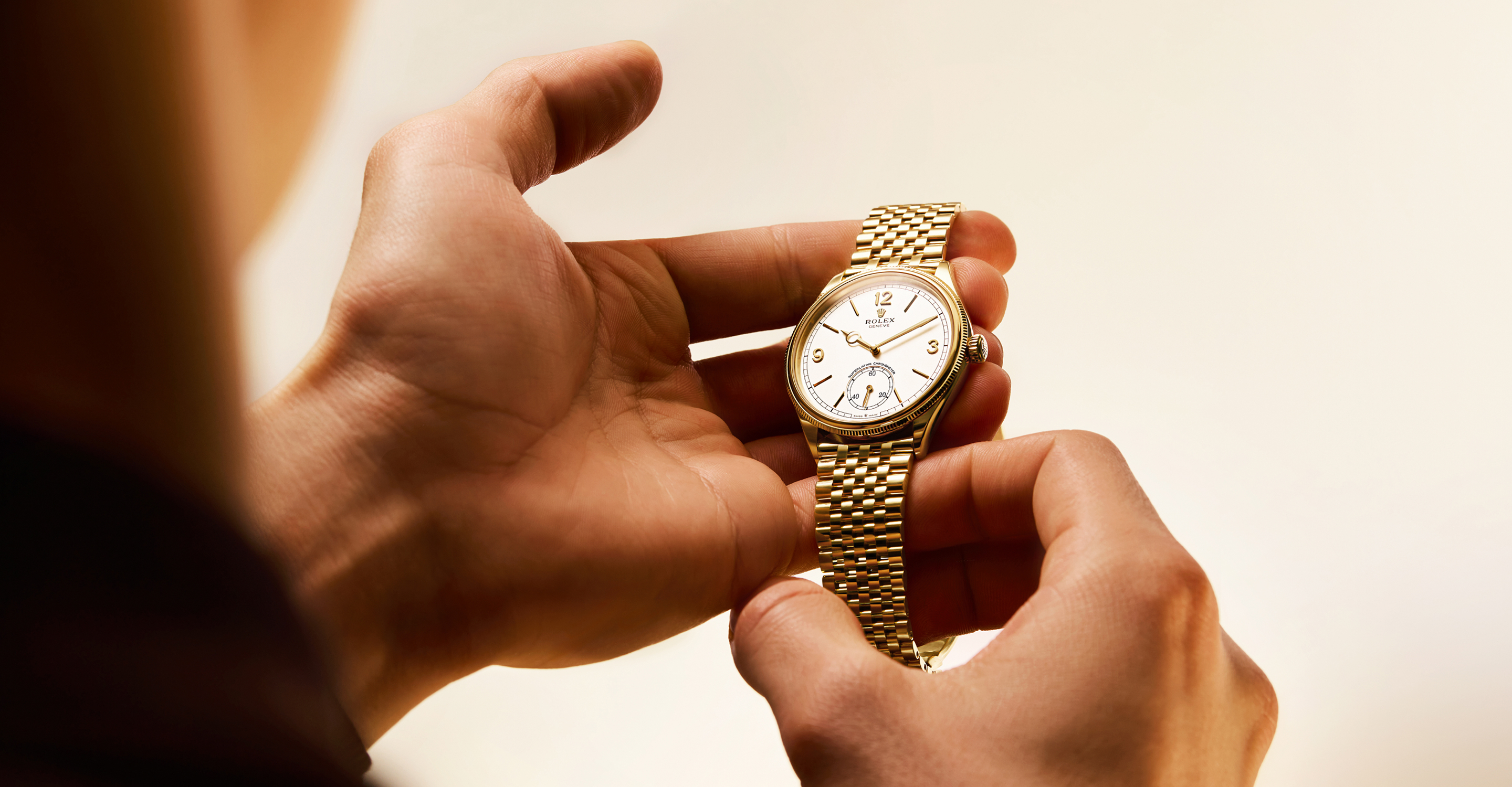 rolex-new-watches-2025-perpetual-1908-ambiance_m52508-0008_2501ad_001-landscape