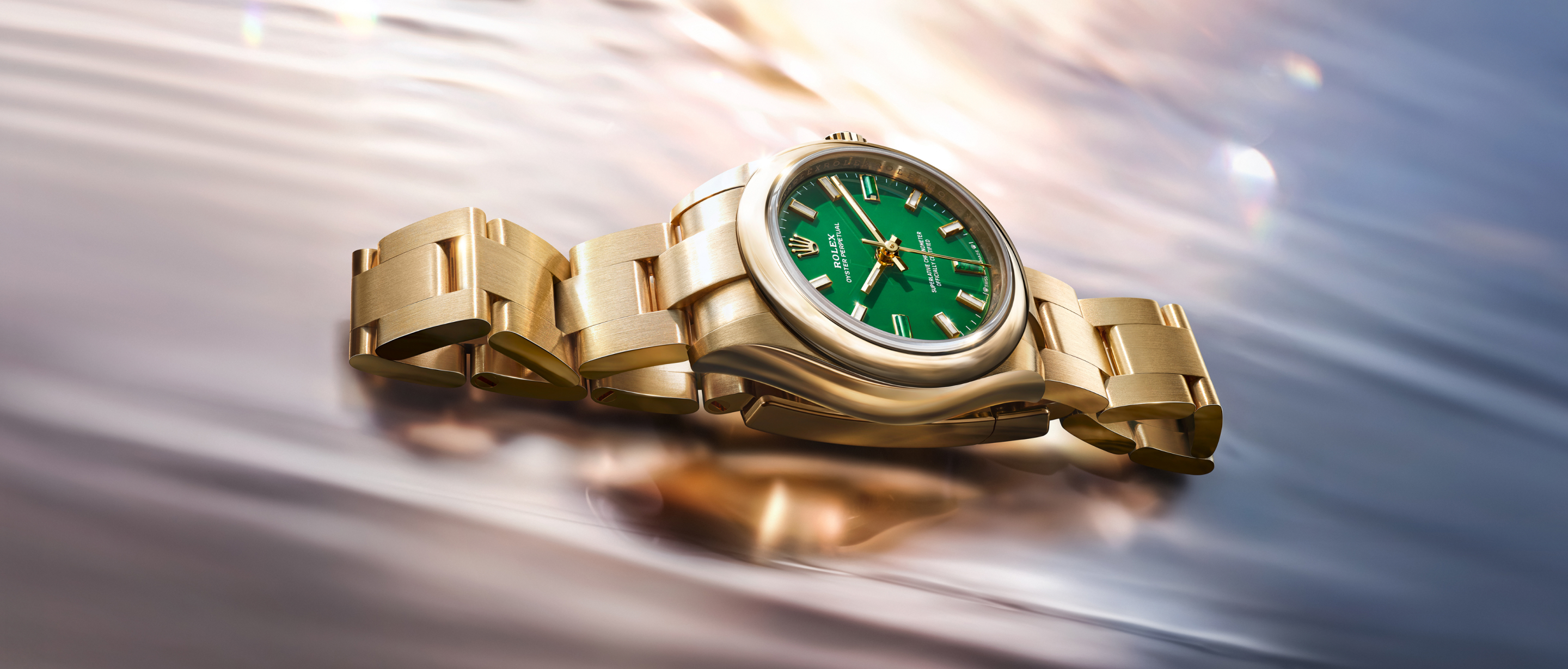 rolex-new-watches-2026-the-oyster-perpetual-28-and-34-m124205-0002-and-m276208-0002-ambiance-landscape